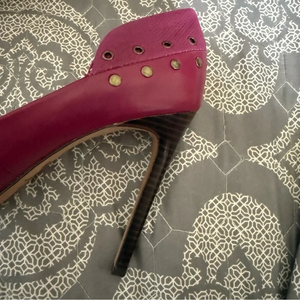Joes NWOB Burgundy Heels Sz 9